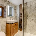 2 Bed In 93820 Holiday home *