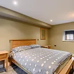 2 Bed In Carlisle Oc-93820 * Dalston